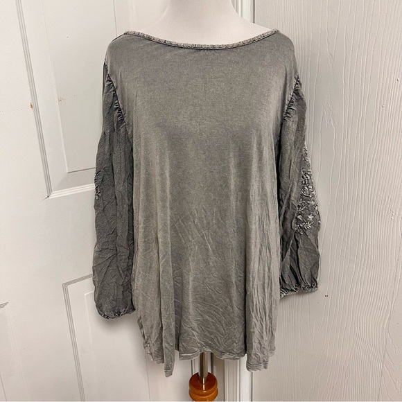 Solitaire Embroidered Sleeve Top A5 - Picture 1 of 7